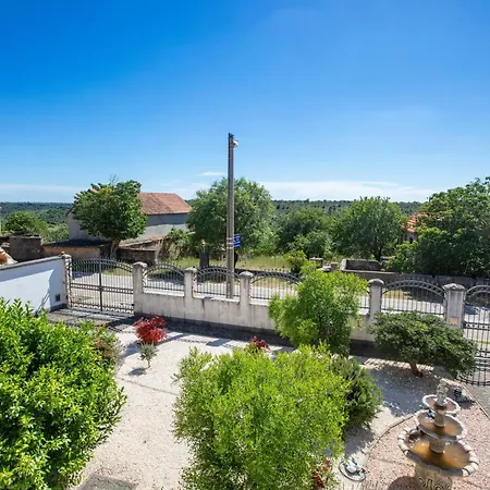 Apartman With Parking Space Smrdelje, Krka - 23078 Kistanje