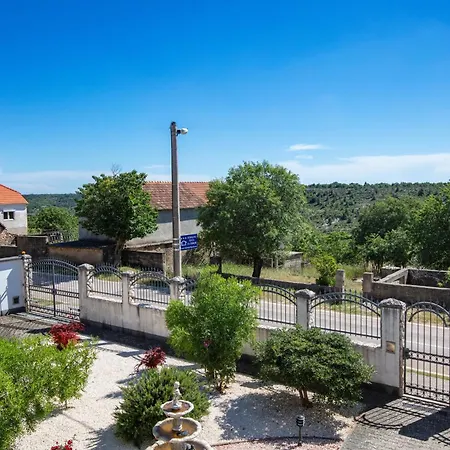 Appartamento With Parking Space Smrdelje, Krka - 23078 Kistanje