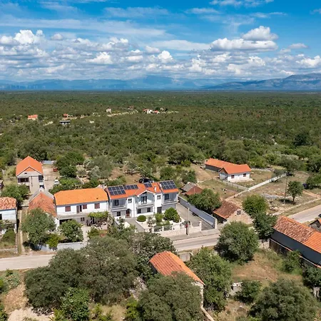 Appartement With Parking Space Smrdelje, Krka - 23078 Kistanje