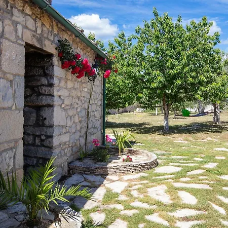 With Parking Space Smrdelje, Krka - 23078 Appartement Kistanje