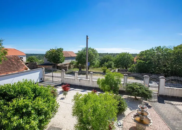 Apartament With Parking Space Smrdelje, Krka - 23078 Kistanje