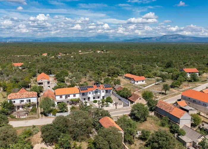 Appartement With Parking Space Smrdelje, Krka - 23078 Kistanje
