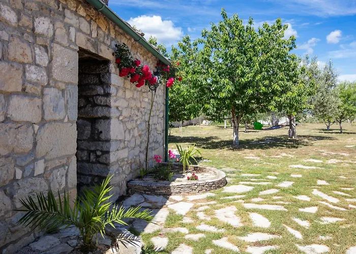 With Parking Space Smrdelje, Krka - 23078 Apartament Kistanje